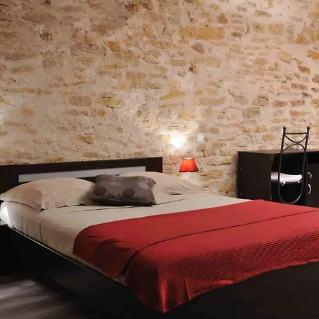 Les D'eponine Bed & Breakfast 3*